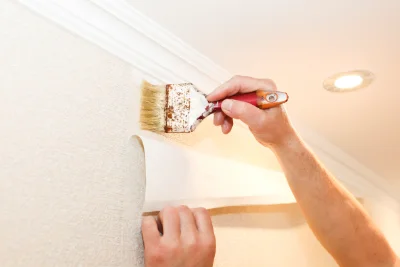 Pose de papier peint à Rillans — revêtements muraux et toiles de verre
